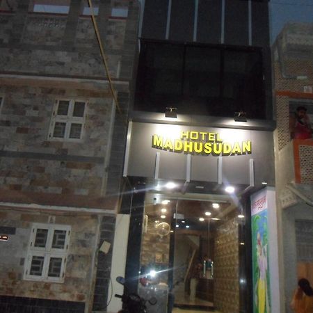 Hotel Madhusudan Dwārka Εξωτερικό φωτογραφία