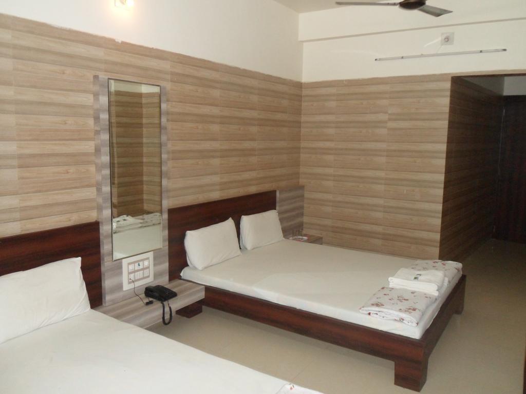 Hotel Madhusudan Dwārka Δωμάτιο φωτογραφία