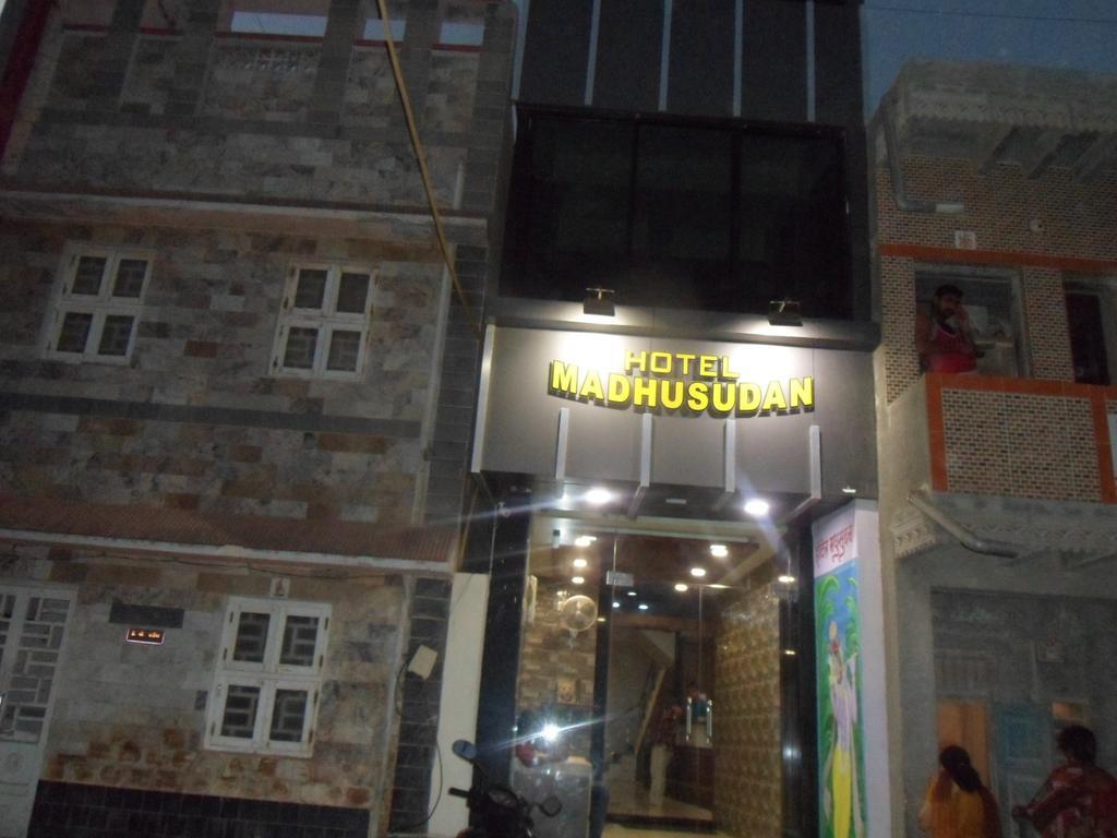Hotel Madhusudan Dwārka Εξωτερικό φωτογραφία