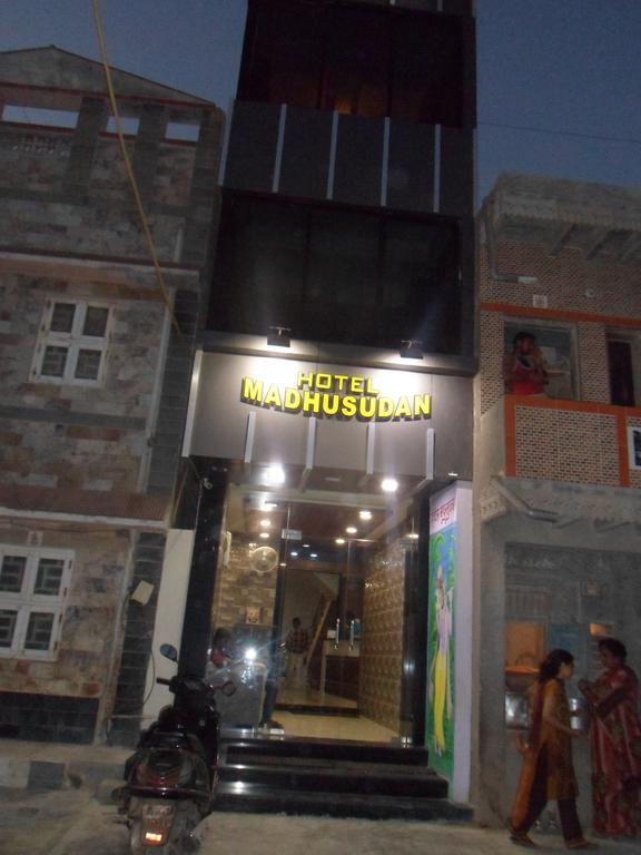 Hotel Madhusudan Dwārka Εξωτερικό φωτογραφία